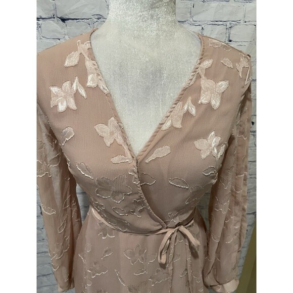 Women’s ASTR The Label Champagne Rose Wrap Dress Size Small Retail $85 - Picture 2 of 7